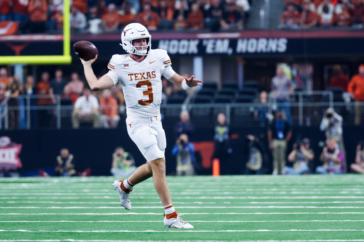Texas quarterback Quinn Ewers 